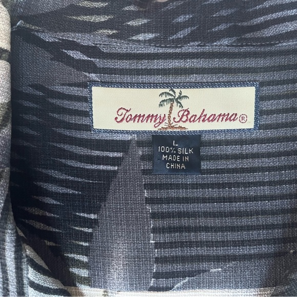 Tommy Bahama 100% silk button down shirt black green  palm striped Lg - Picture 3 of 10